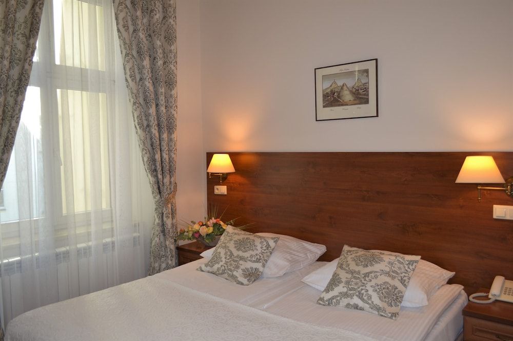 Polonia Hotel Classic Twin Room 3