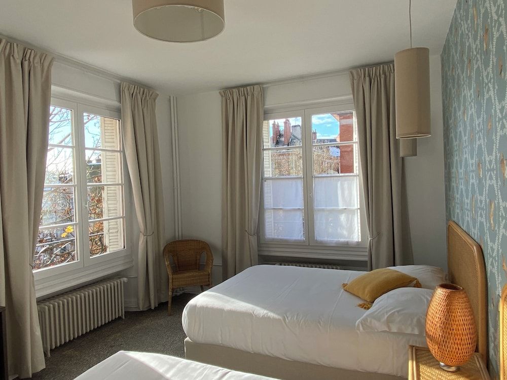 Hôtel Marguerite Quadruple Room 11