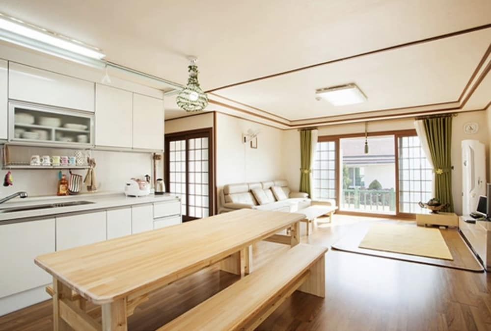 undefined Casa Linda Pension-Acommodation