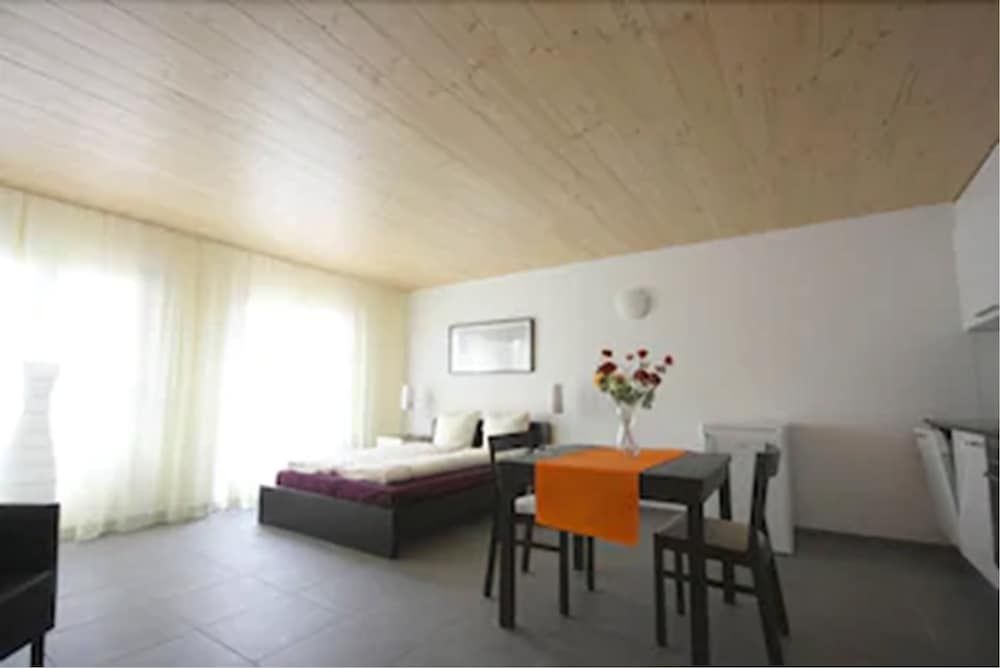 undefined Swiss Star Oerlikon Station 10