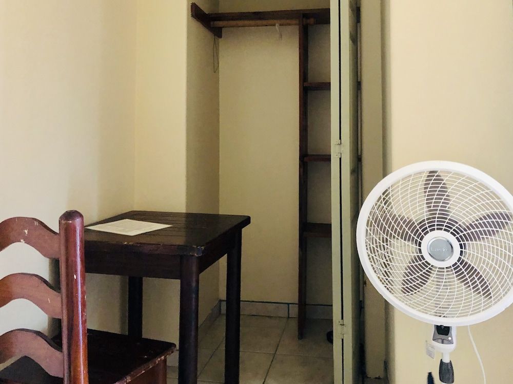 Standard Double Room (cruzando la calle)