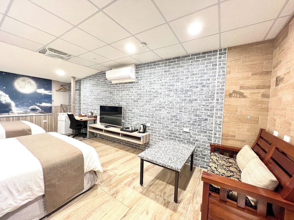 Comfort Quadruple Room (Limited parking, reservation required)