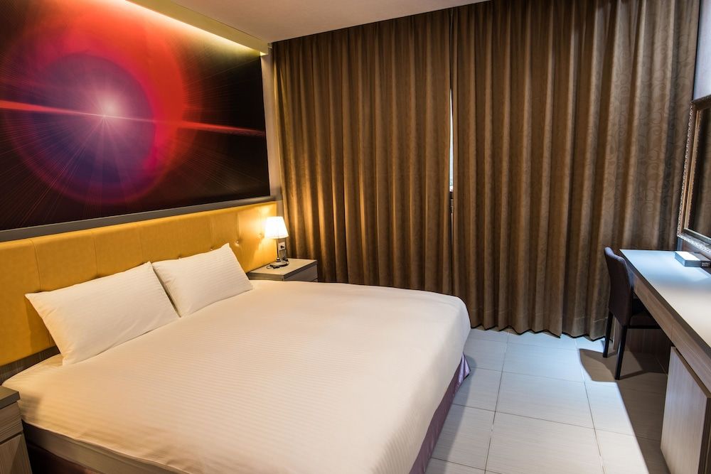 Deluxe Double Room, City View
