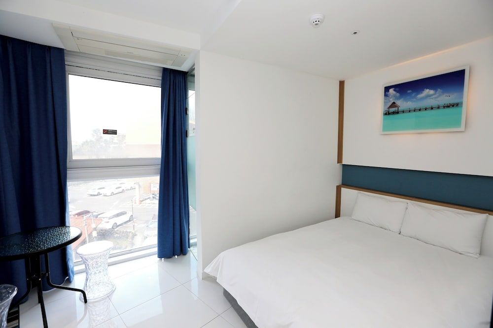 Hamdeok Beach Stay Jeju Corner Double (No Balcony) (Provided a cup of Americano per stay) 2