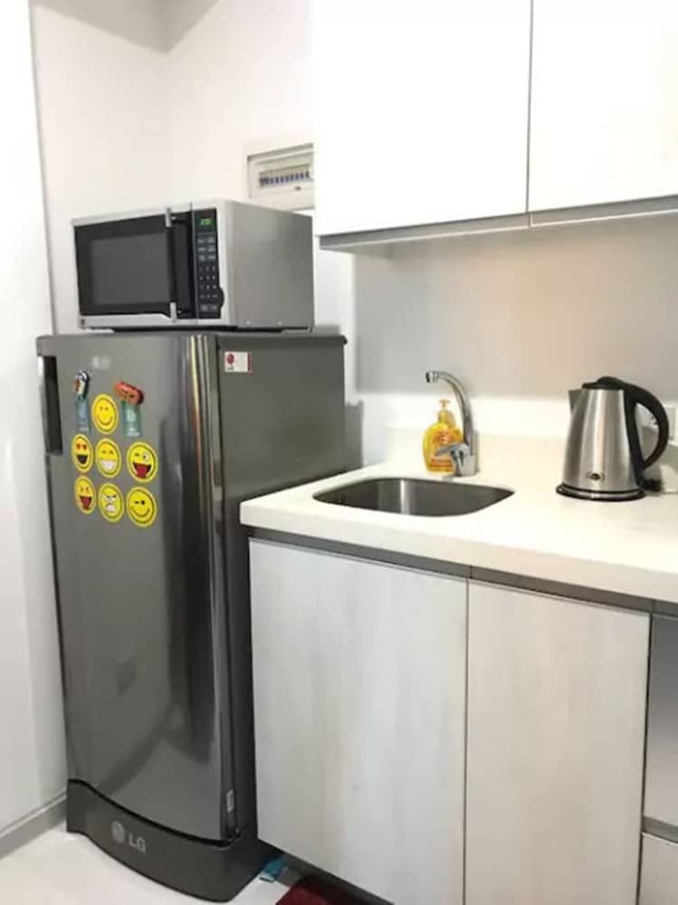 Azure Luxury Beach Suites by VacationsPH Condo, 1 Bedroom (806) 5