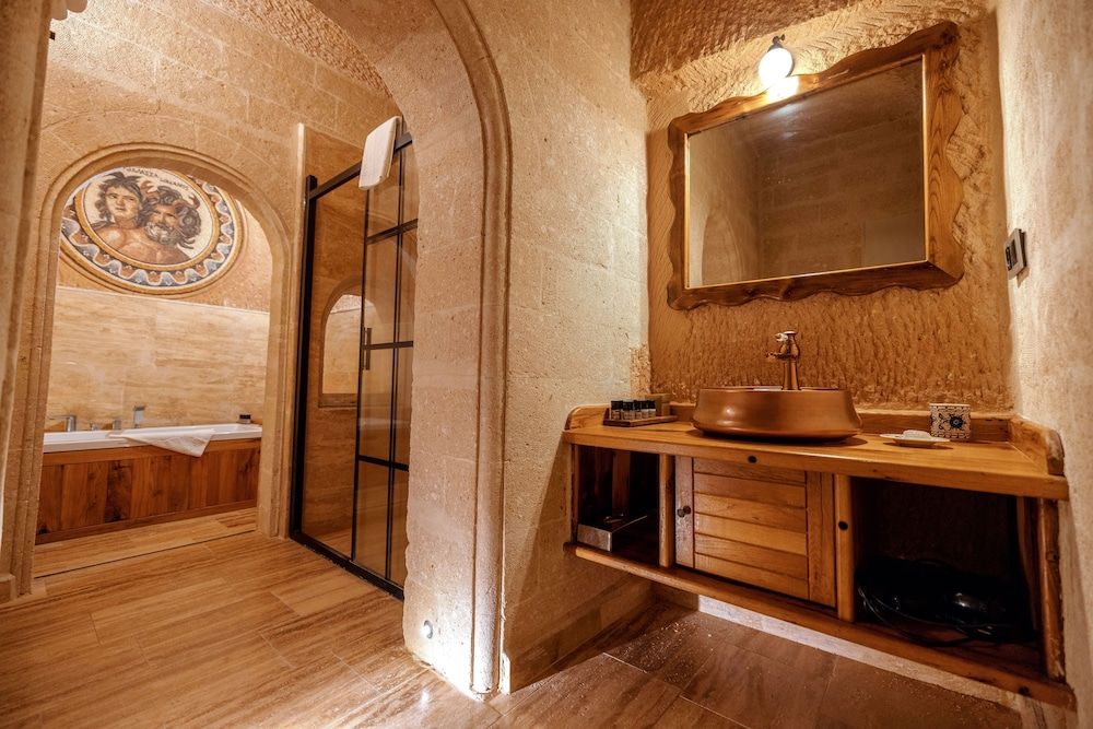 Misty Cave Hotel Junior Suite 13