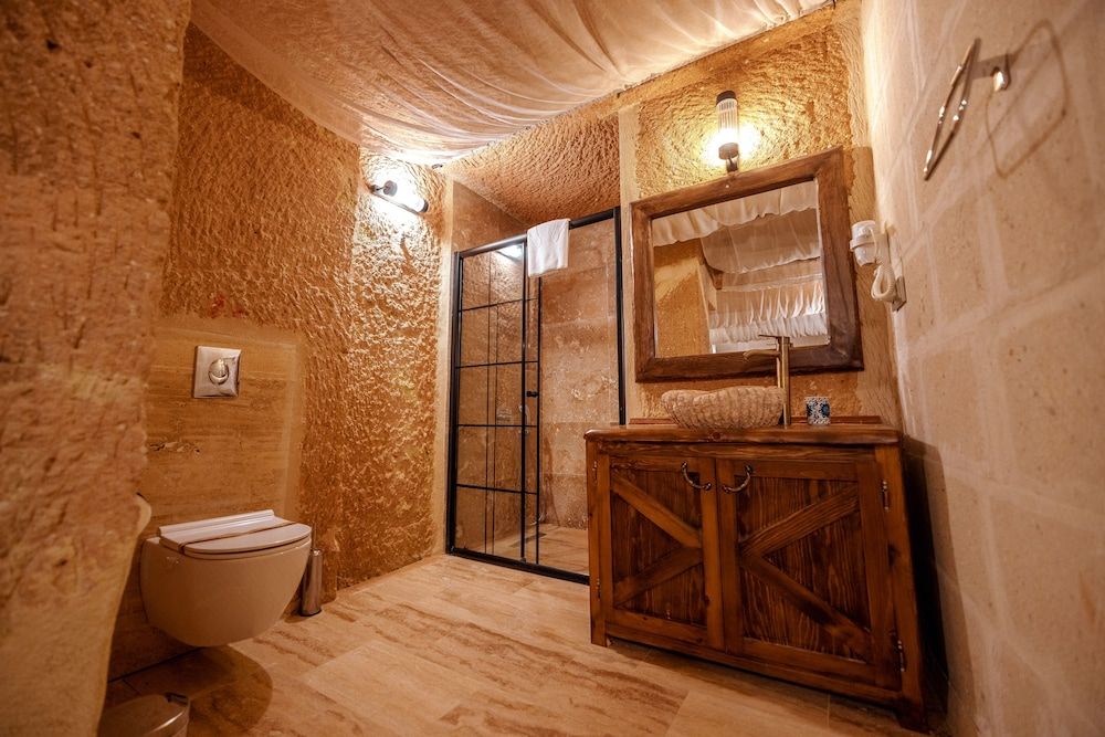 Misty Cave Hotel Standard Room 8