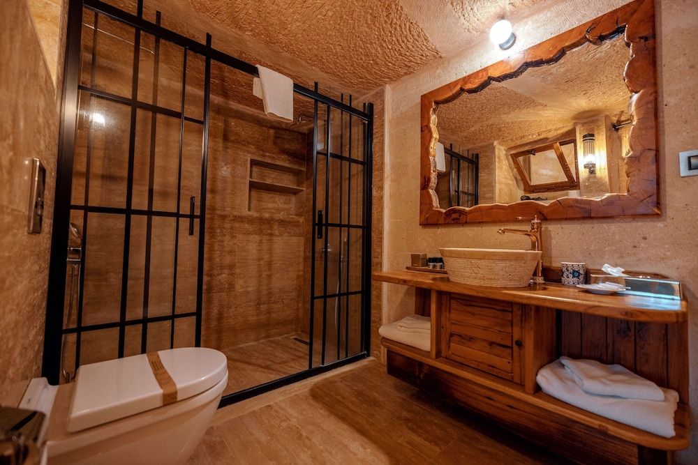 Misty Cave Hotel Standard Room 7