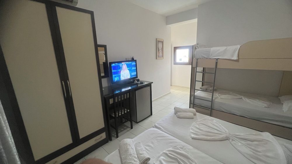 Sunrise Hotel Çameria Classic Quadruple Room 5