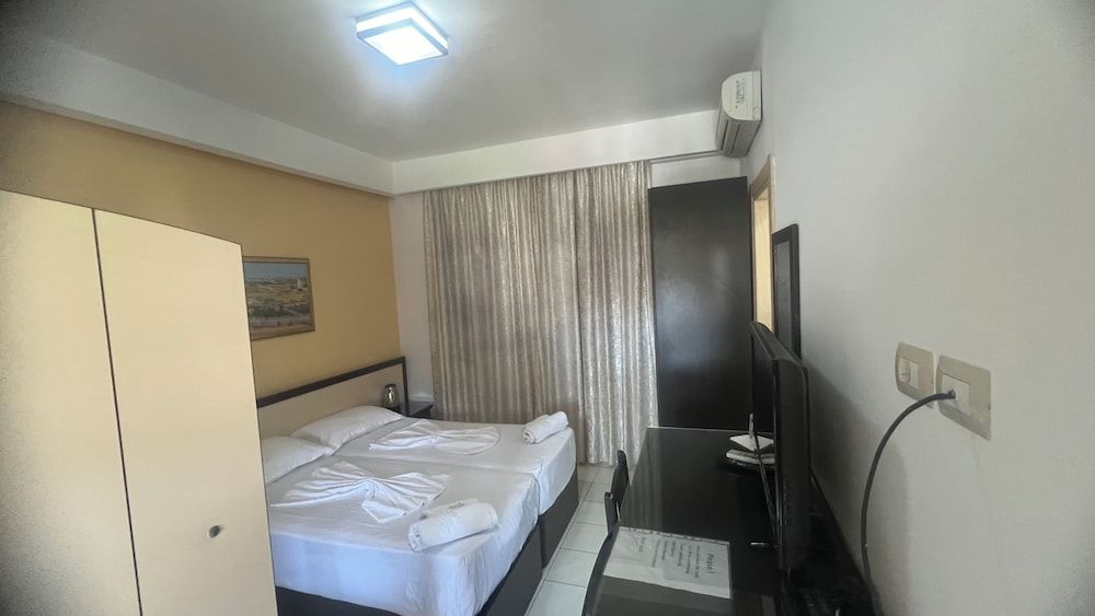 Sunrise Hotel Çameria Classic Quadruple Room 4