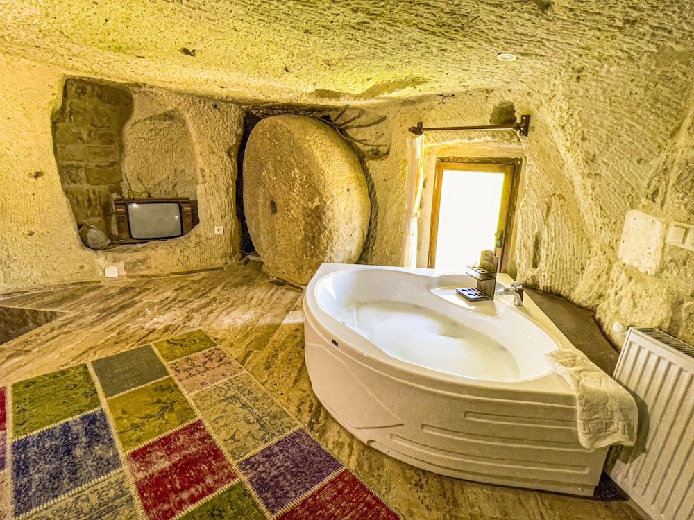 undefined Heritage Cave Suites 2