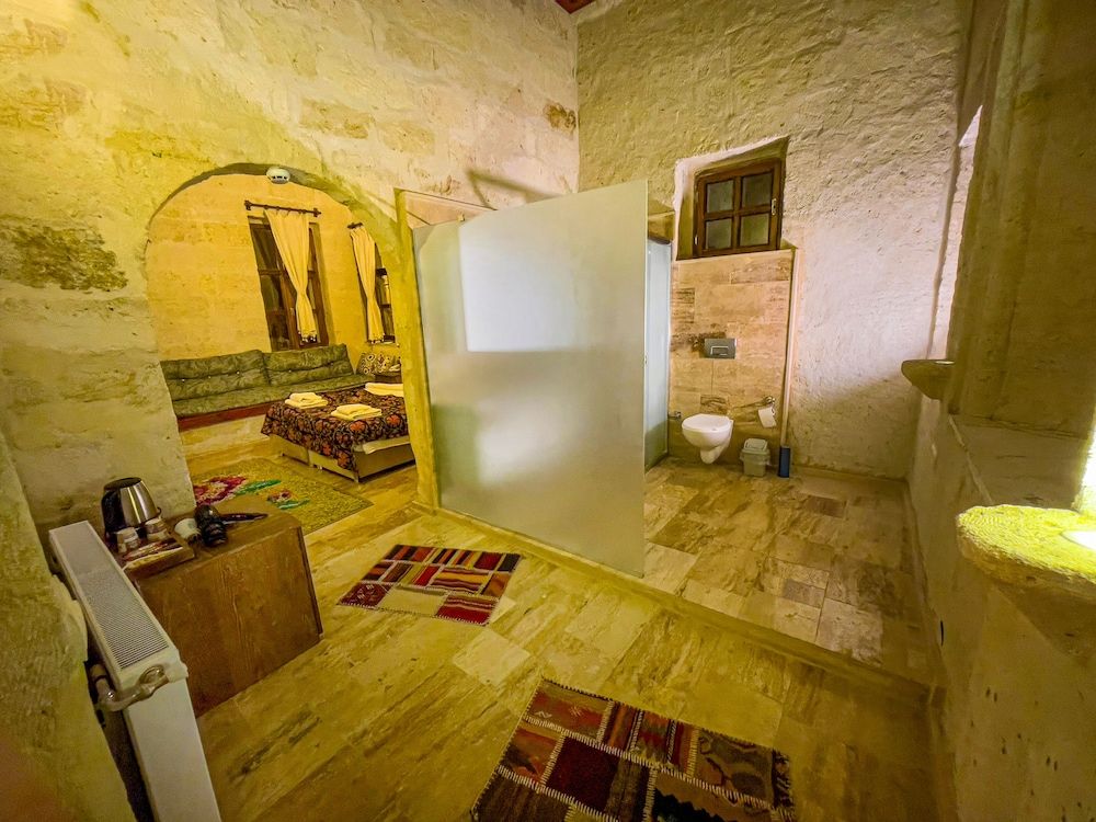 Heritage Cave Suites Family Cave Room 3