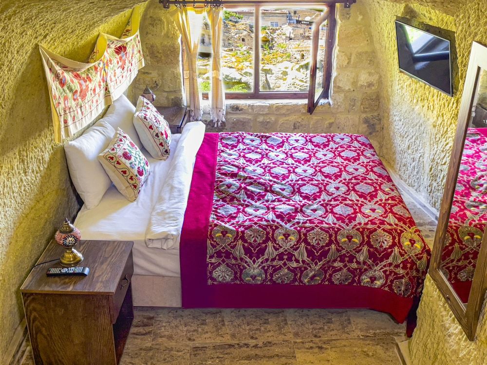 undefined Heritage Cave Suites 3