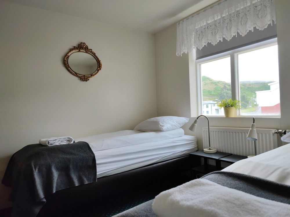 550 Guesthouse Twin Room, Shared Bathroom 3