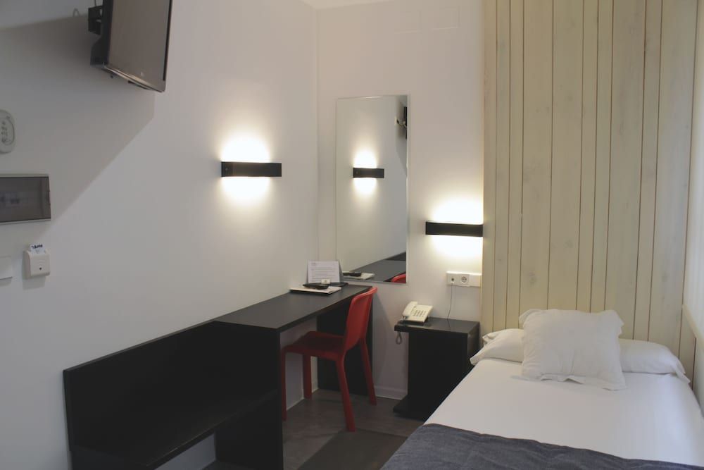 Hotel Lois Single Room 4