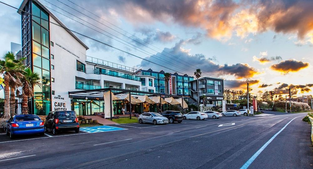 undefined Cutie Pie Hotel 4