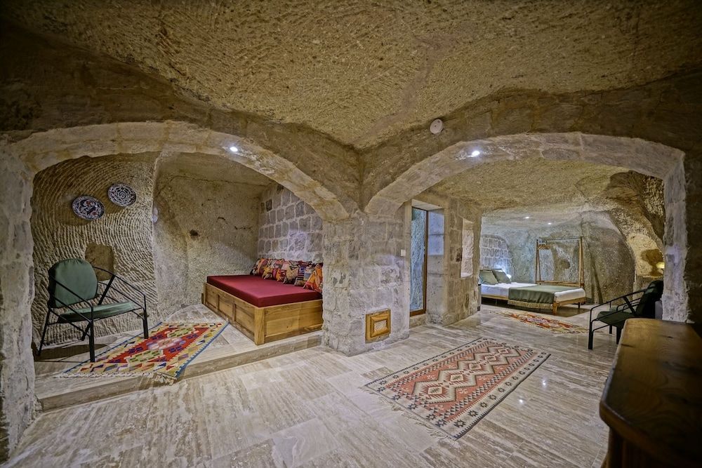 undefined Vigneron Cave Hotel 2