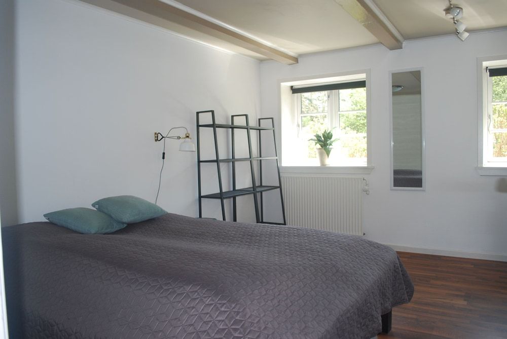 Basic Apartment, Multiple Bedrooms (14 persons, shared living room)