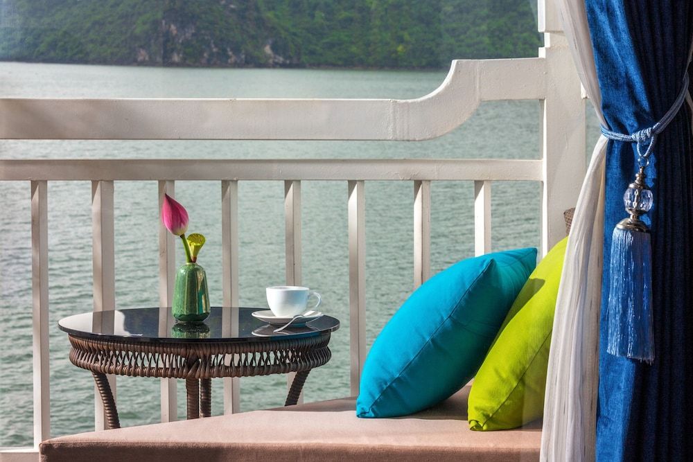 Verdure Lotus Luxury Cruise on Lan Ha Bay Triple Room, Balcony, Bay View 5