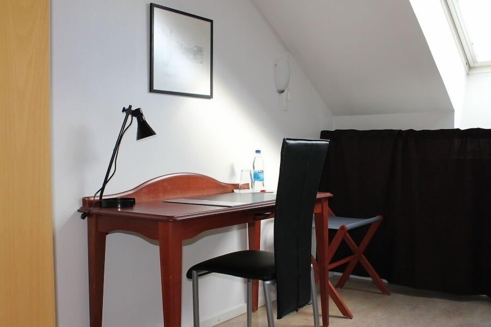 Pronova Hotell & Vandrarhem Triple Basic Room, Shared Bathroom (Pets Not allowed) 3