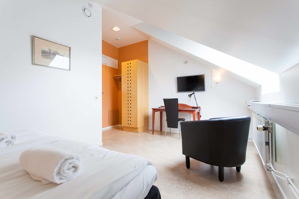 Pronova Hotell & Vandrarhem Twin Room, Shared Bathroom (Pets Not allowed) 2