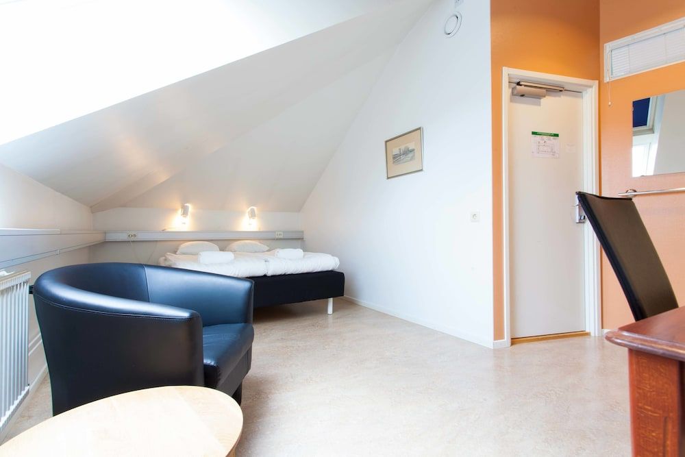 Pronova Hotell & Vandrarhem Twin Room, Shared Bathroom (Pets Not allowed) 3