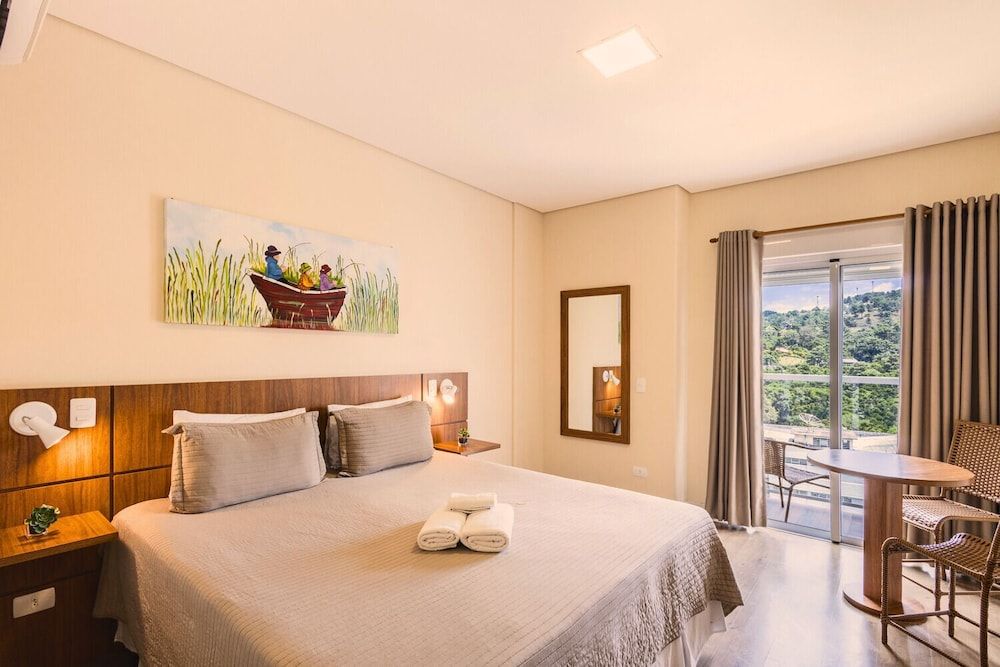 Deluxe Double Room, 1 Queen Bed, Balcony, Mountain View