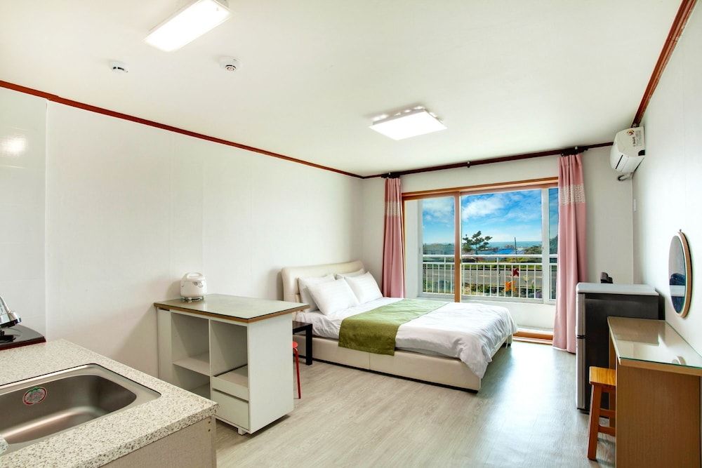 Mabin Pension Room (9py, Kitchen) 2