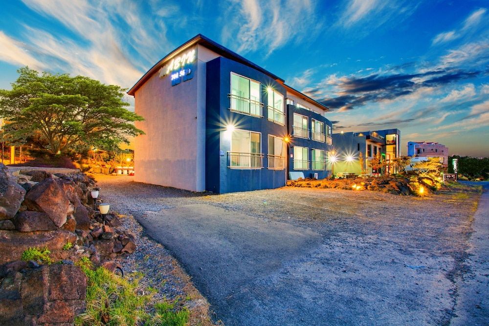 undefined Mabin Pension 9