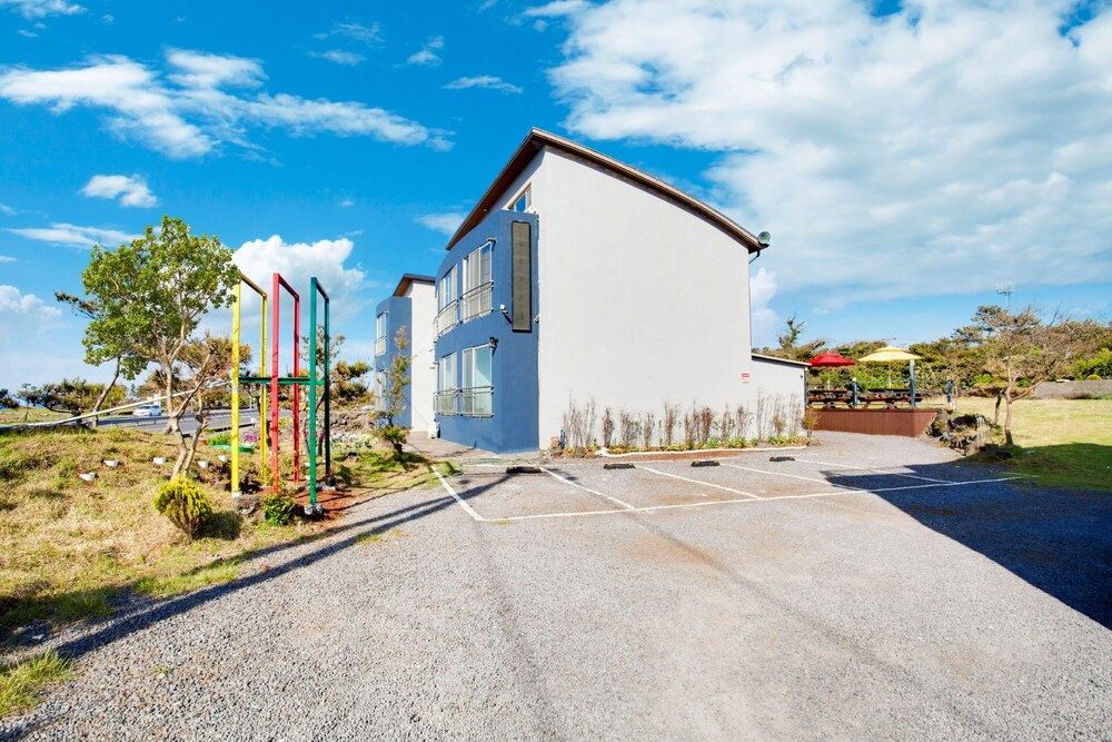 undefined Mabin Pension 8