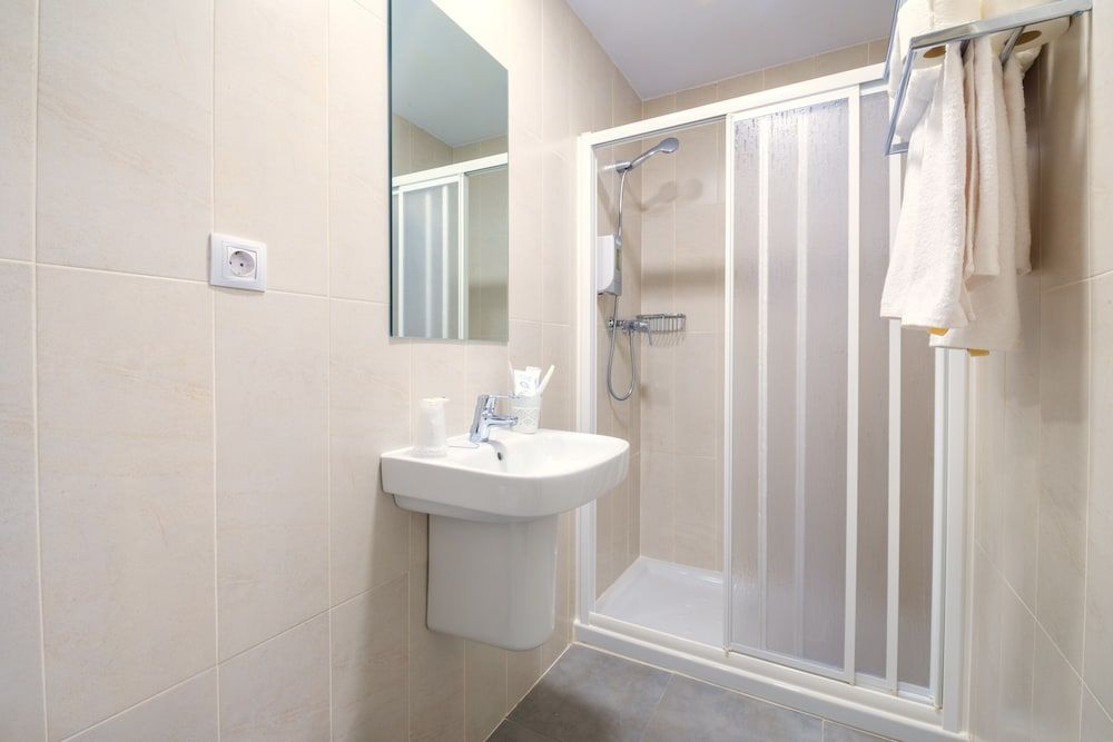 Hostal Romerito Triple Room 7