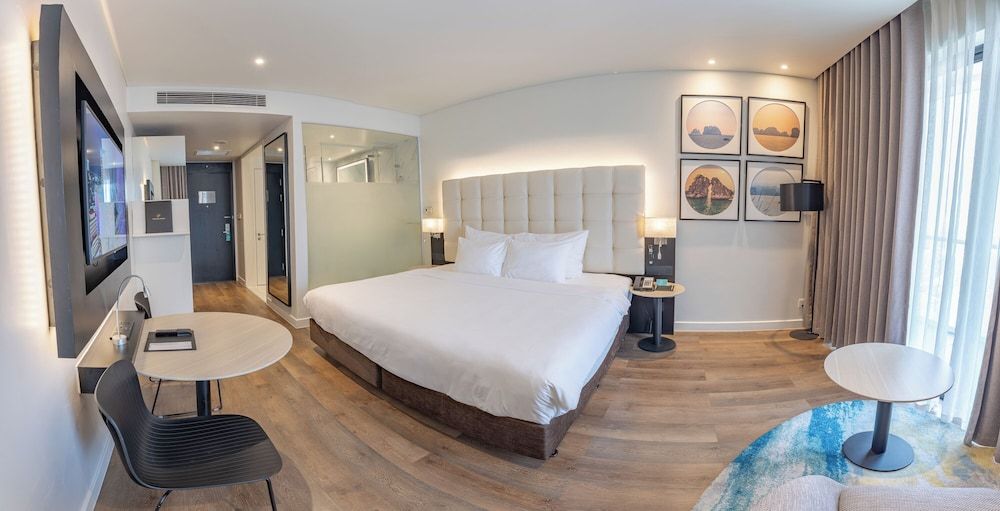 undefined Hotel Soleil Ha Long, Trademark Collection by Wyndham 4