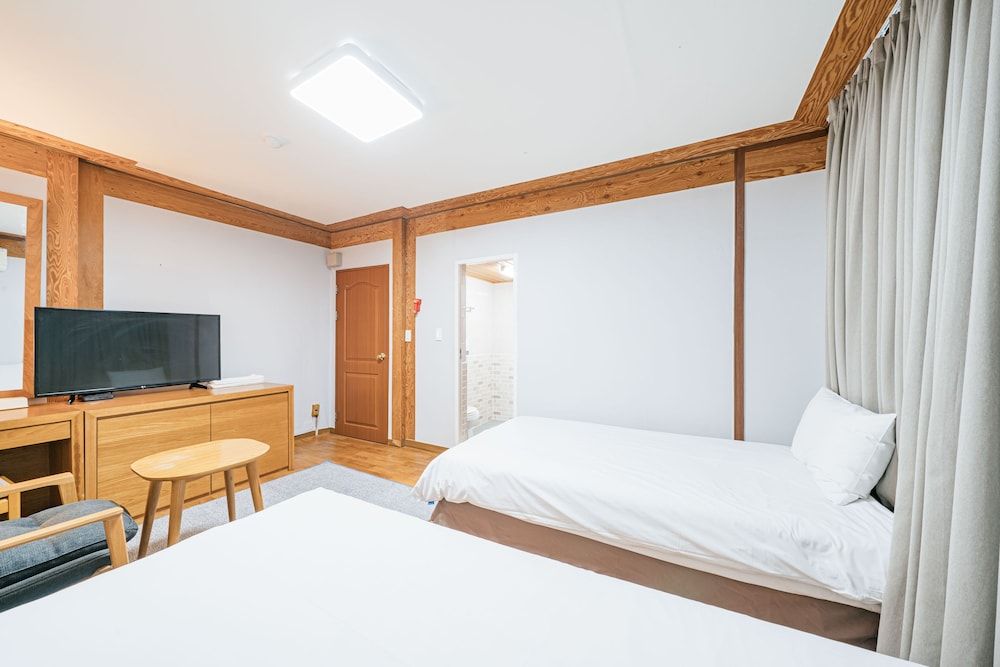 undefined Jeju Miracle Hotel 2