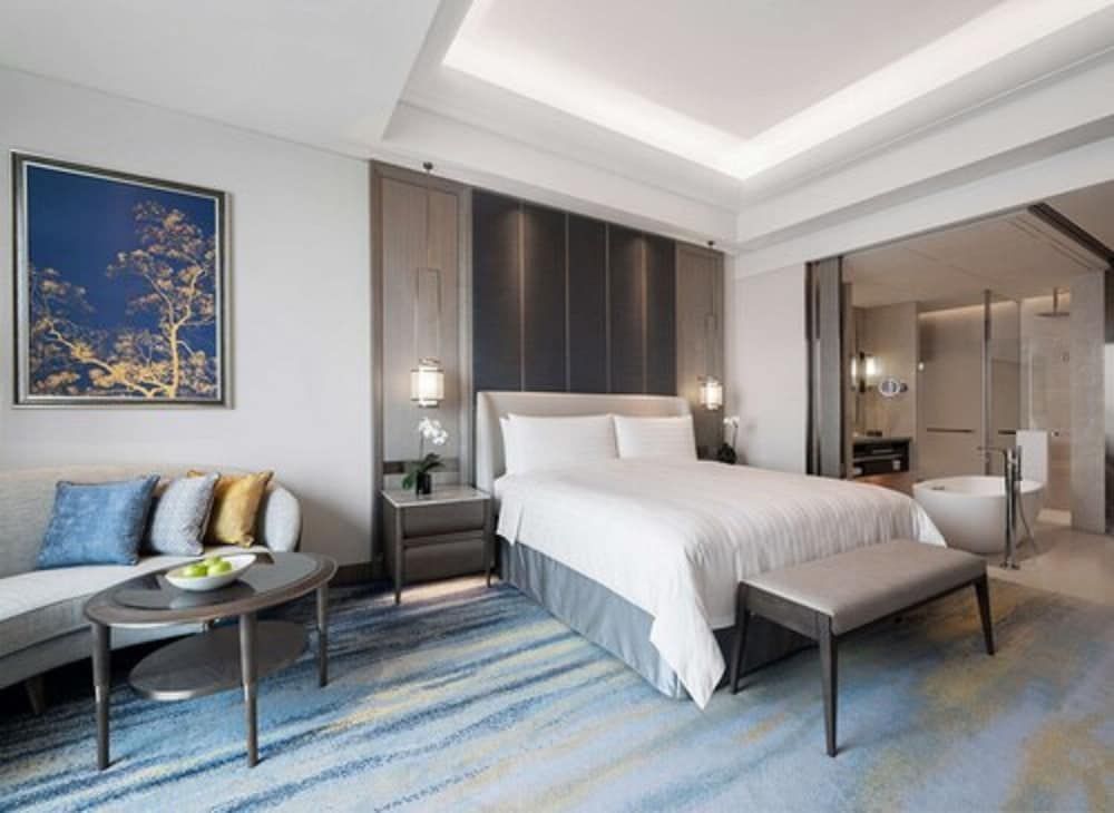 Horizon Deluxe King Room