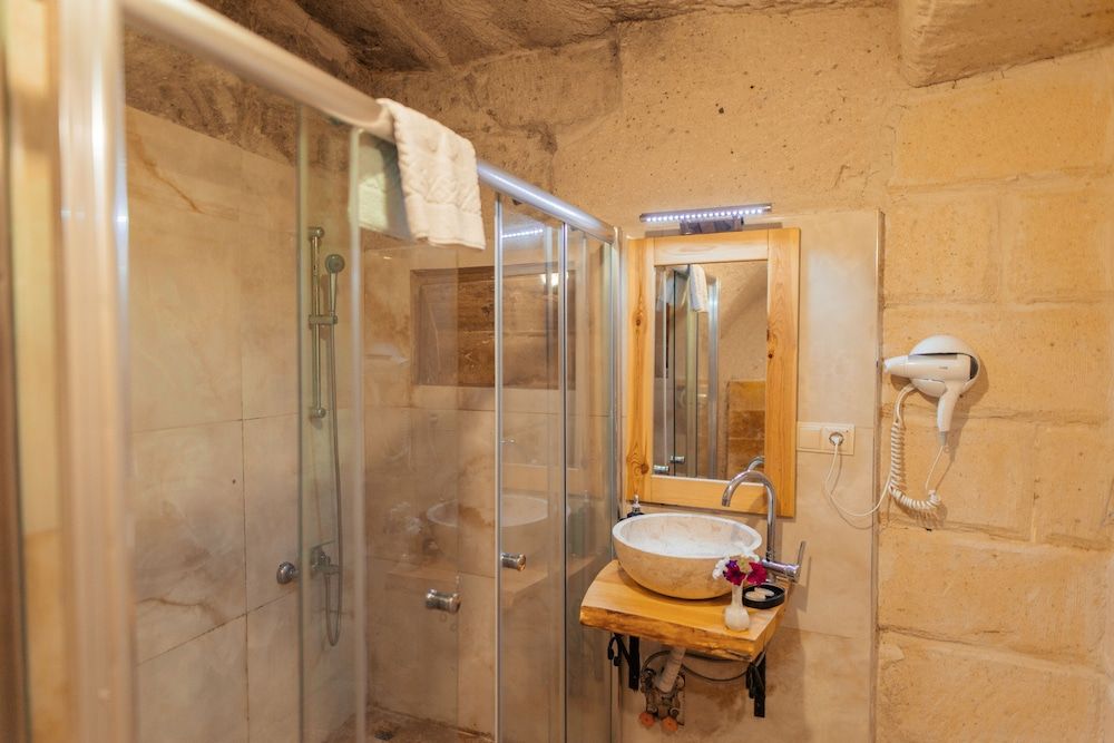 Young Cave Hotel Deluxe Studio Suite 9