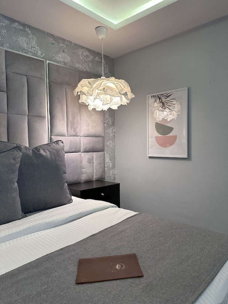 Mayhill Hotel Classic Studio, Accessible 8