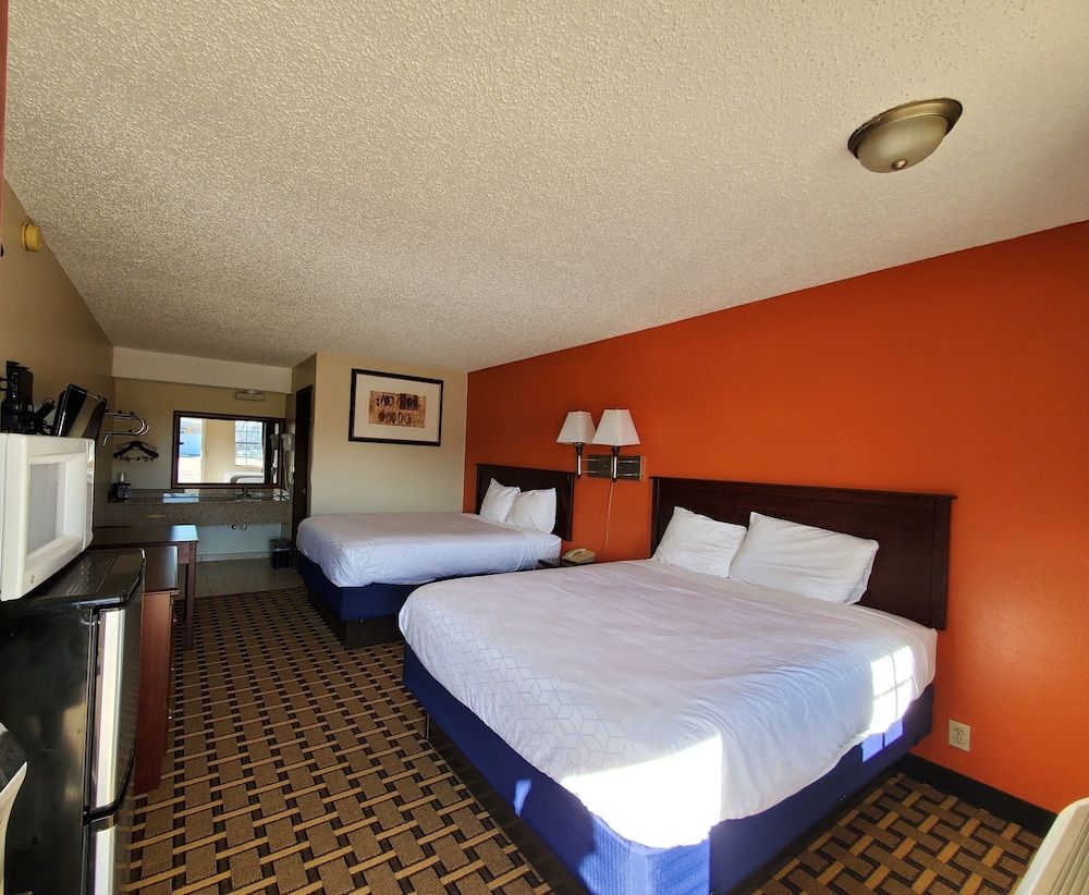 Relax Inn Henryetta Comfort Room, 2 Queen Beds, Non Smoking 3