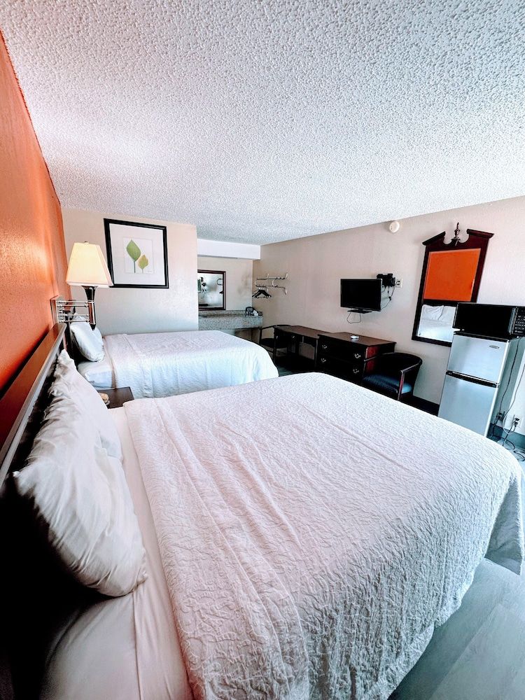 Relax Inn Henryetta Comfort Room, 2 Queen Beds, Non Smoking 5