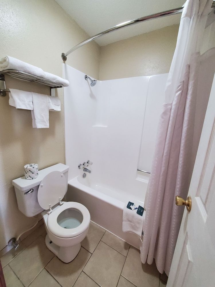 Relax Inn Henryetta Comfort Room, 2 Queen Beds, Non Smoking 8