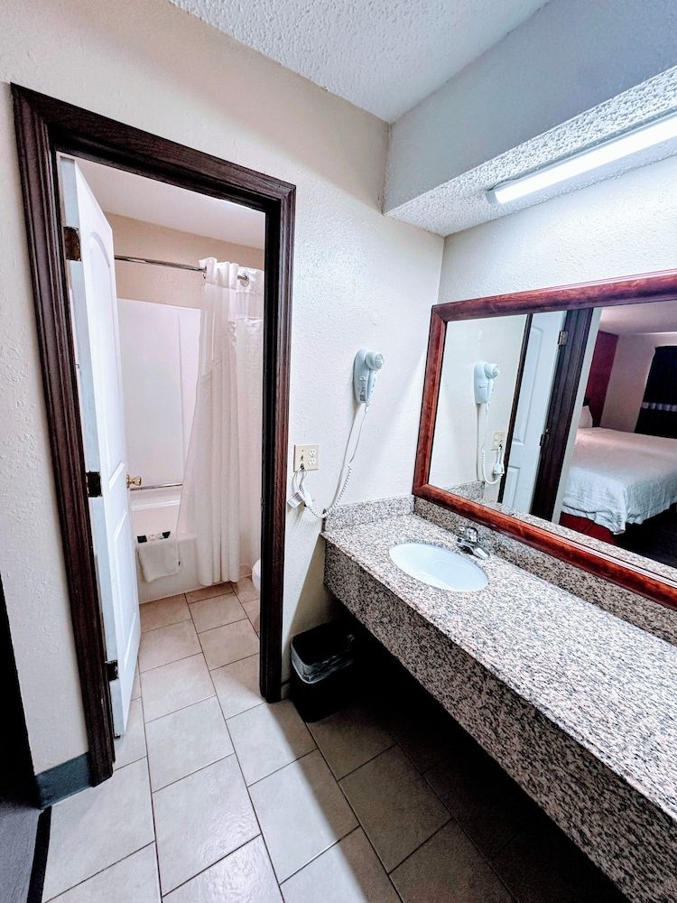 Relax Inn Henryetta Comfort Room, 2 Queen Beds, Smoking 4