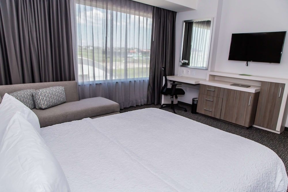 Room, 1 Queen Bed, Accessible (Roll-in Shower)
