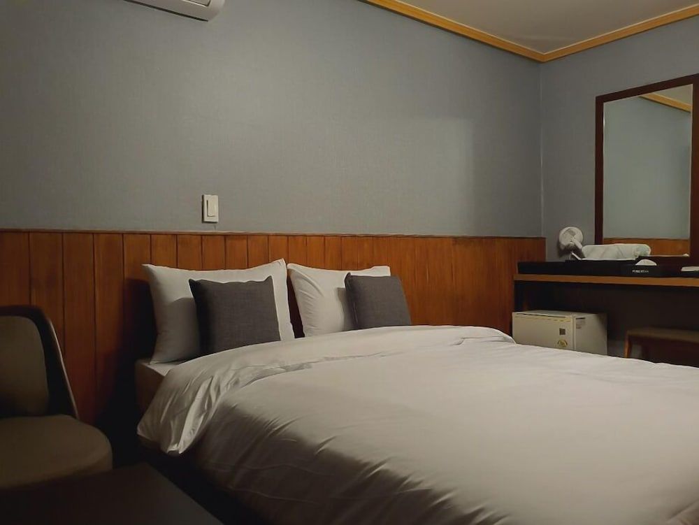 Pure Stay Deluxe Double Room 4