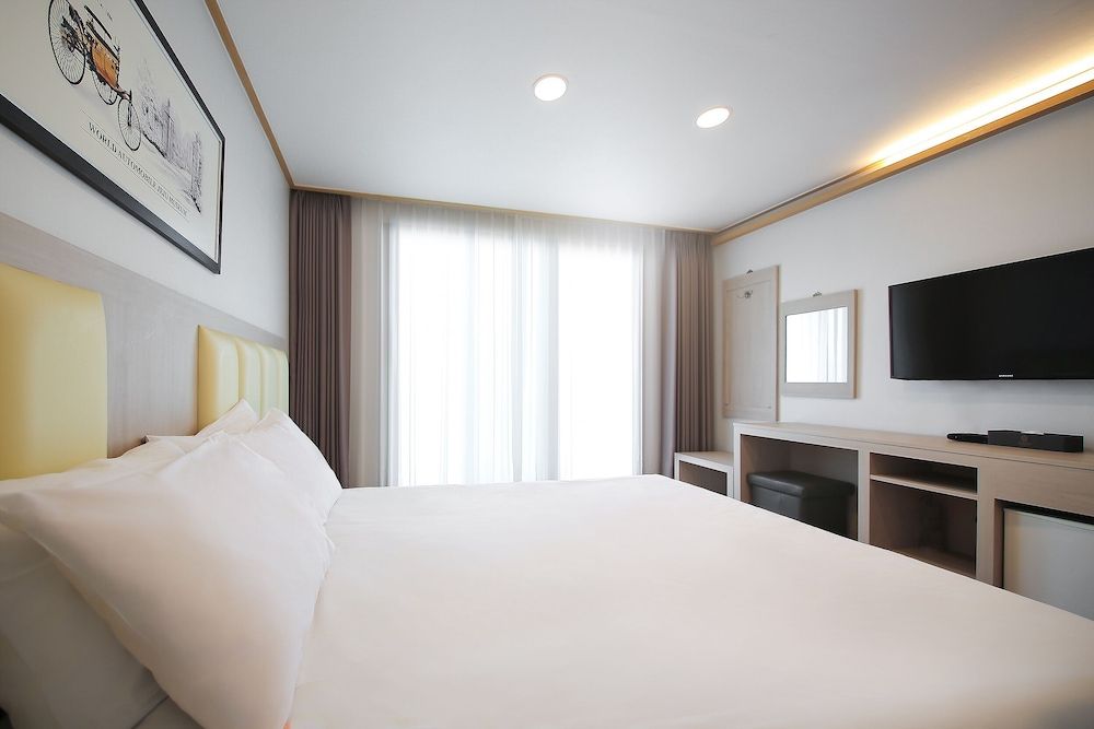 Shin Shin Hotel Jeju City Double or Twin Room (Room type assigned upon check-in) 7