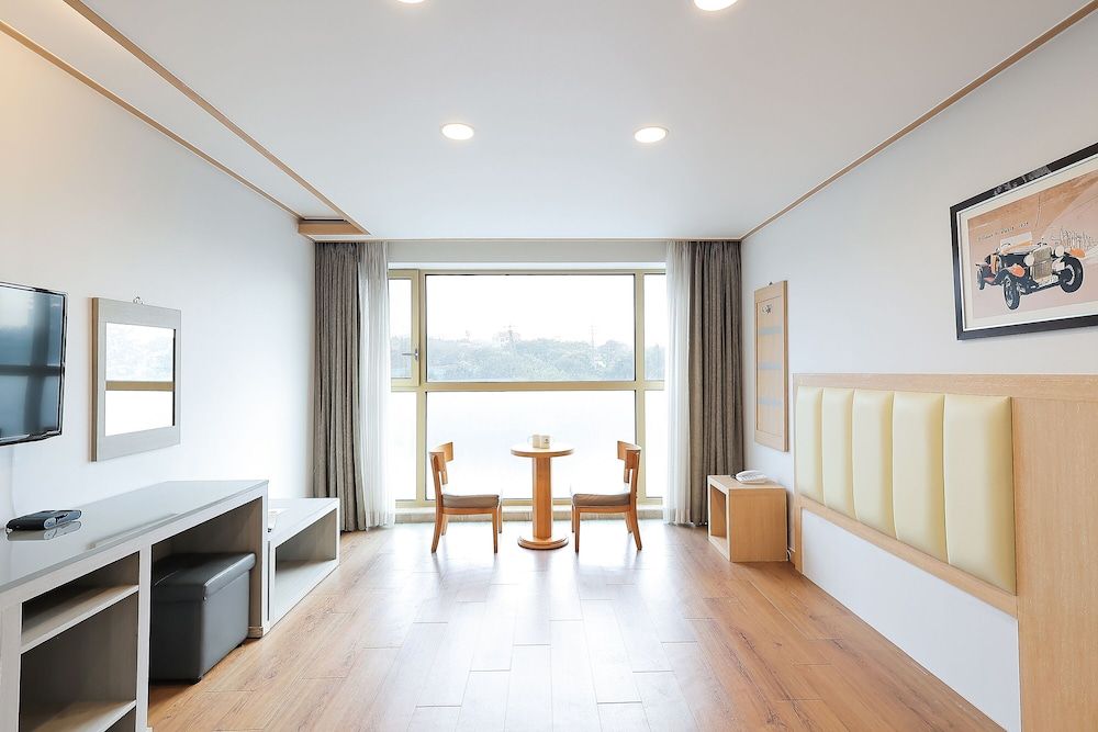 undefined Shin Shin Hotel Jeju City 8