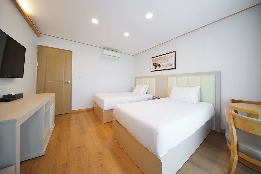 Shin Shin Hotel Jeju City Double or Twin Room (Room type assigned upon check-in) 11
