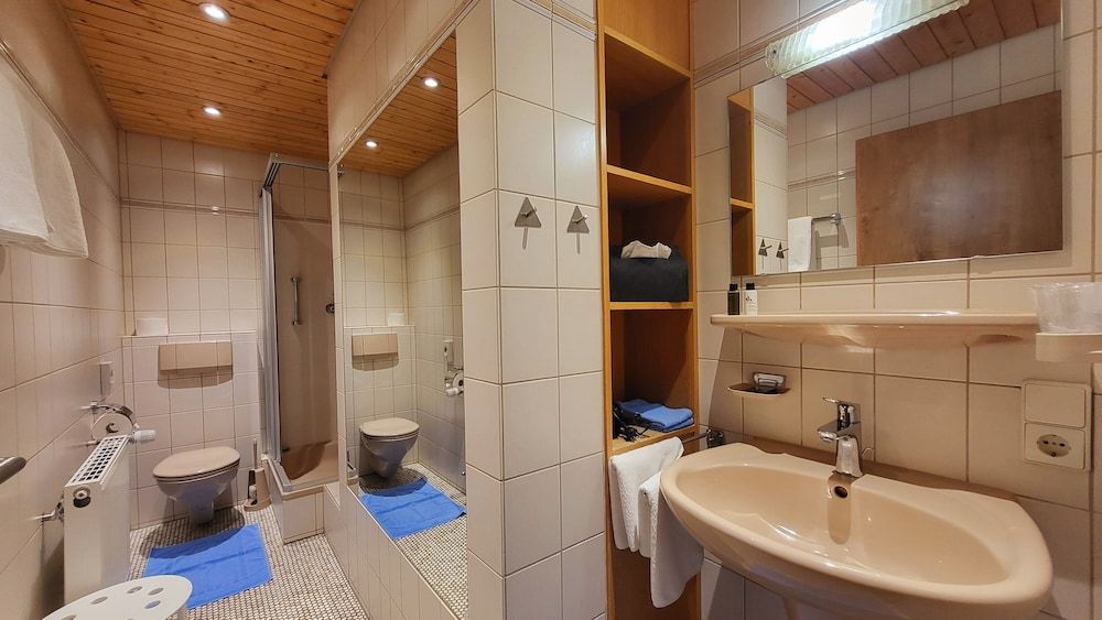 Gasthaus Staude Standard Double Room, Private Bathroom 8
