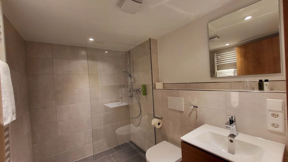 Gasthaus Staude Standard Single Room, Private Bathroom 3