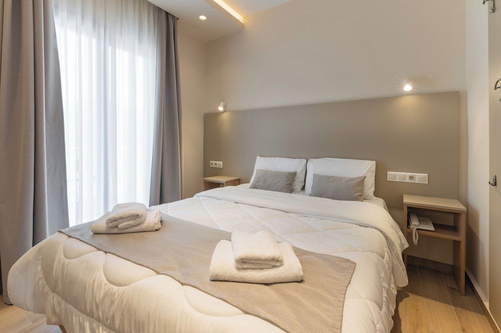 Hotel Kaikis Classic Double Room, 1 King Bed, Non Smoking, Mountain View 3