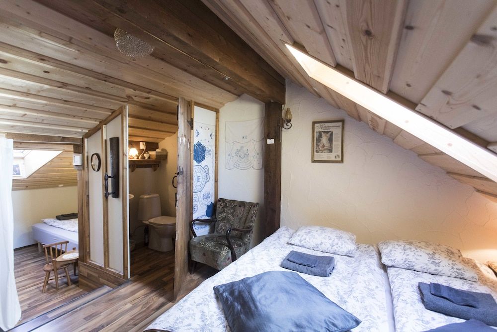 Raven's Bed and Breakfast Quadruple Room, Shared Bathroom 5