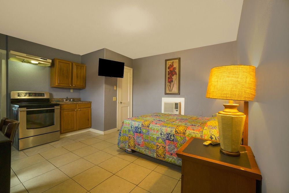 Texana Inn Edna By OYO Room, Multiple Beds, Smoking 9